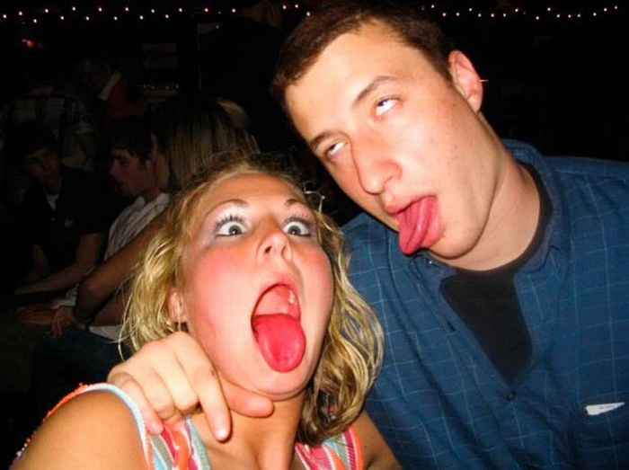 Дівчата з кольоровою мовою (60 фото) – фото 26