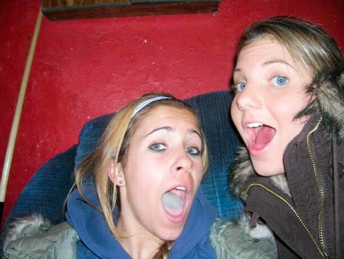 Дівчата з кольоровою мовою (60 фото) – фото 37