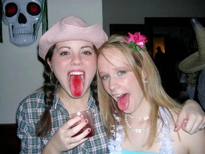 Дівчата з кольоровою мовою (60 фото) – фото 48