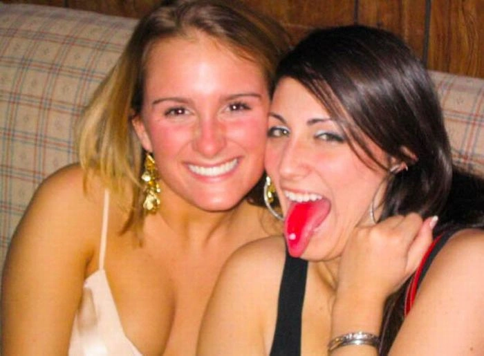 Дівчата з кольоровою мовою (60 фото) – фото 50