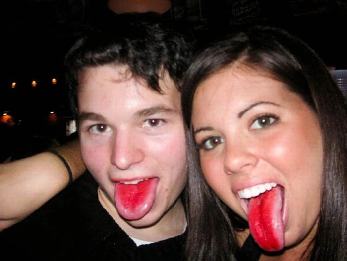 Дівчата з кольоровою мовою (60 фото) – фото 52