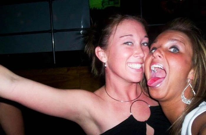 Дівчата з кольоровою мовою (60 фото) – фото 53