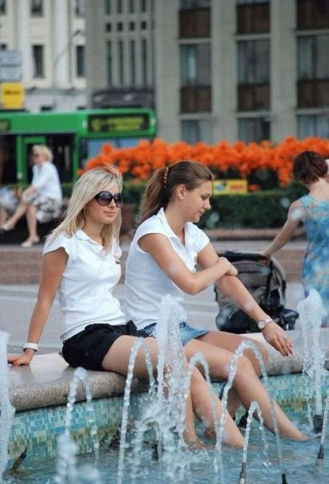 Дівчата та фонтани (34 фото) – фото 13