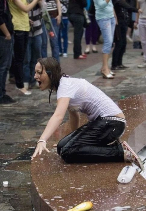 Дівчата та фонтани (34 фото) – фото 23