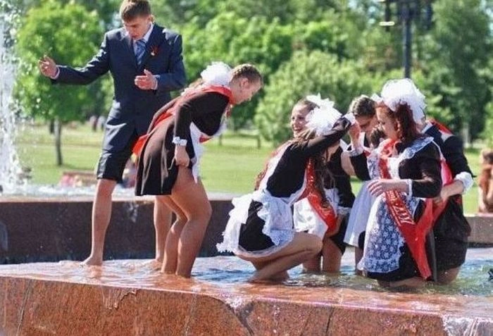 Дівчата та фонтани (34 фото) – фото 27