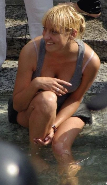 Дівчата та фонтани (34 фото) – фото 28