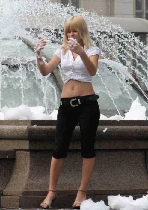 Дівчата та фонтани (34 фото) – фото 29