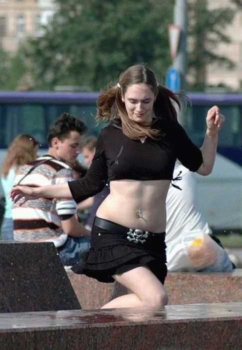 Дівчата та фонтани (34 фото) – фото 32