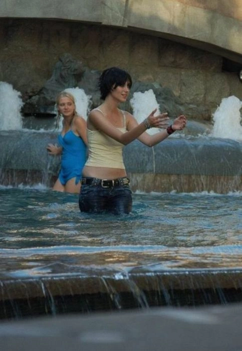 Дівчата та фонтани (34 фото) – фото 34