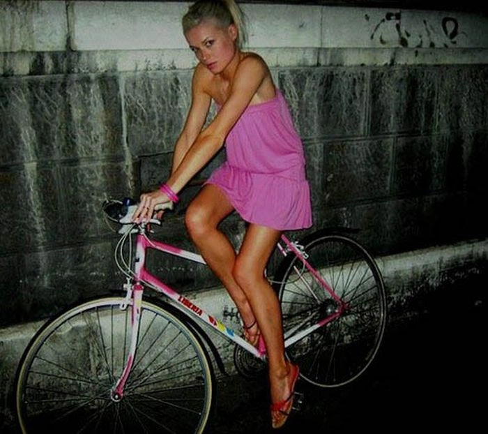 Гарні дівчата на велосипедах (110 фото) – фото 6