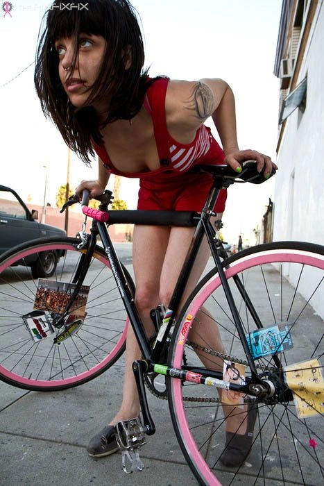 Гарні дівчата на велосипедах (110 фото) – фото 31