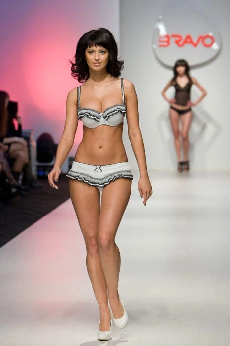 Демонстрація нижньої білизни (45 фото) – фото 11