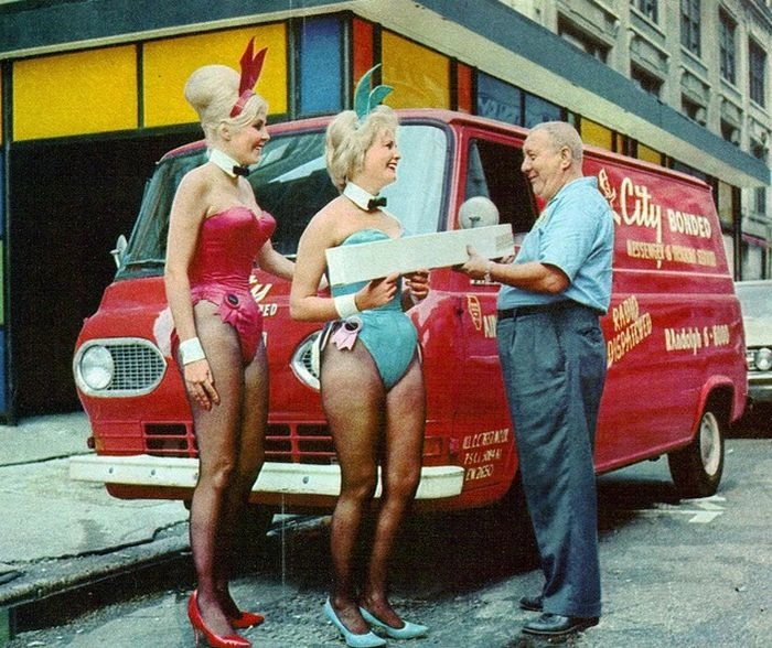 Зайчики Playboy 50 років тому і зараз (59 фото) – фото 54