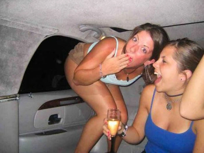 Дівчата показують сраку (56 фото) – фото 1