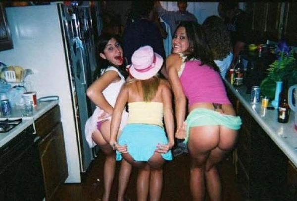 Дівчата показують сраку (56 фото) – фото 23