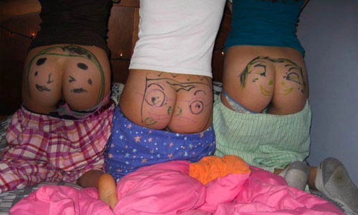 Дівчата показують сраку (56 фото) – фото 36