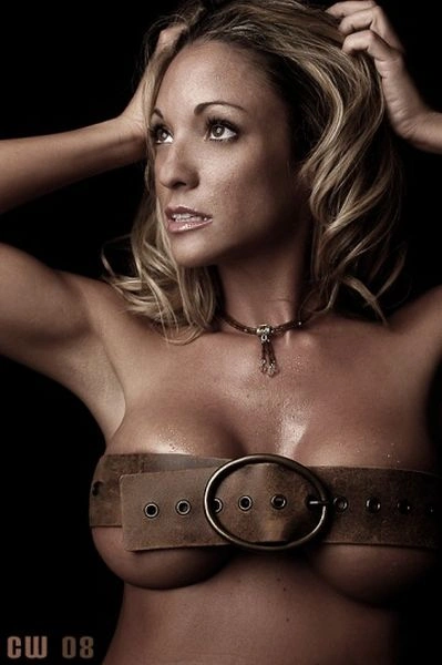 Дівчата в смужках і поясах на грудях (62 фото) – фото 26