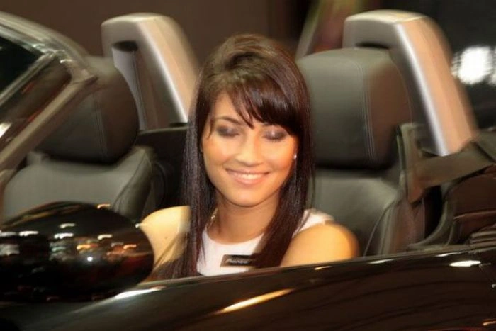 Дівчата з автосалону (90 фото) – фото 7