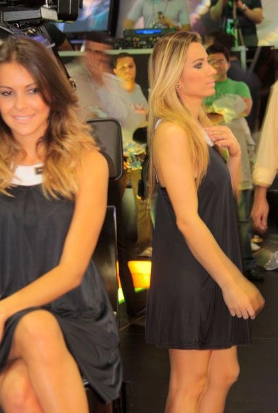 Дівчата з автосалону (90 фото) – фото 31