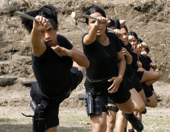 Дівчата в військовій формі (30 фото) – фото 1