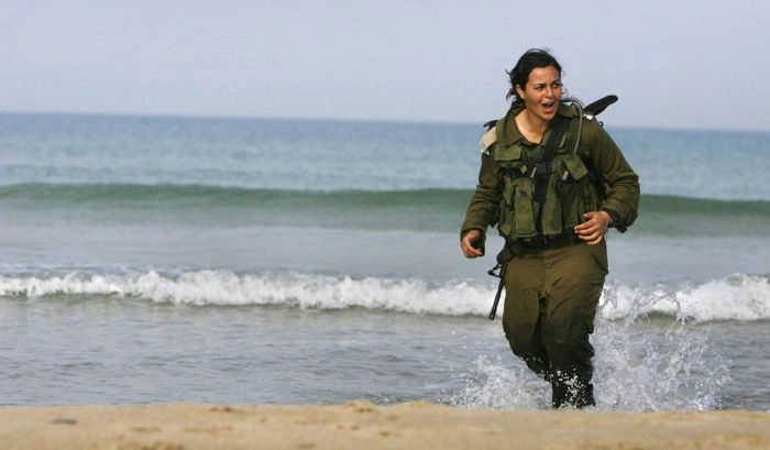 Дівчата в військовій формі (30 фото) – фото 4