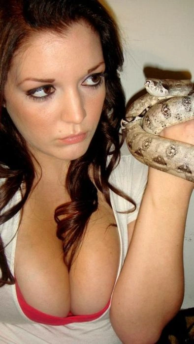 Дівчина з декольте (15 фото) – фото 5