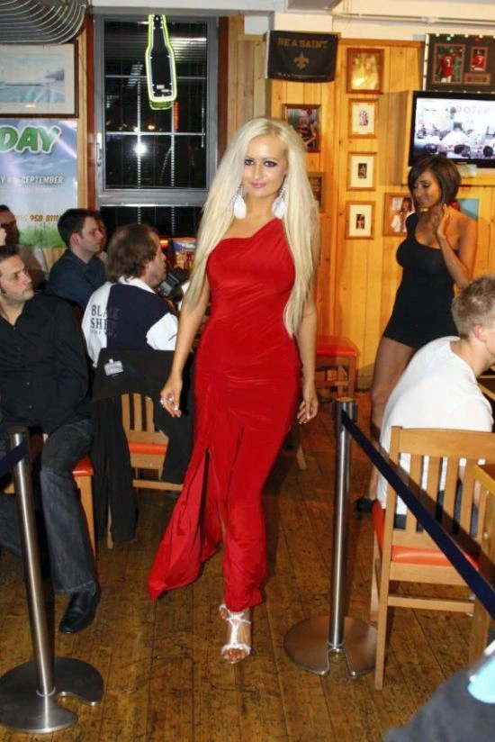 Дівчина, що заманічена красою ляльки Барбі (25 фото) – фото 11