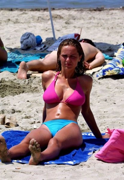 Літні дівчата в купальниках бікіні (52 фото) – фото 34