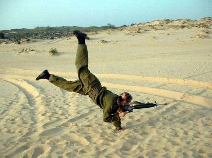 Дівчата зі зброєю (43 фото) – фото 15