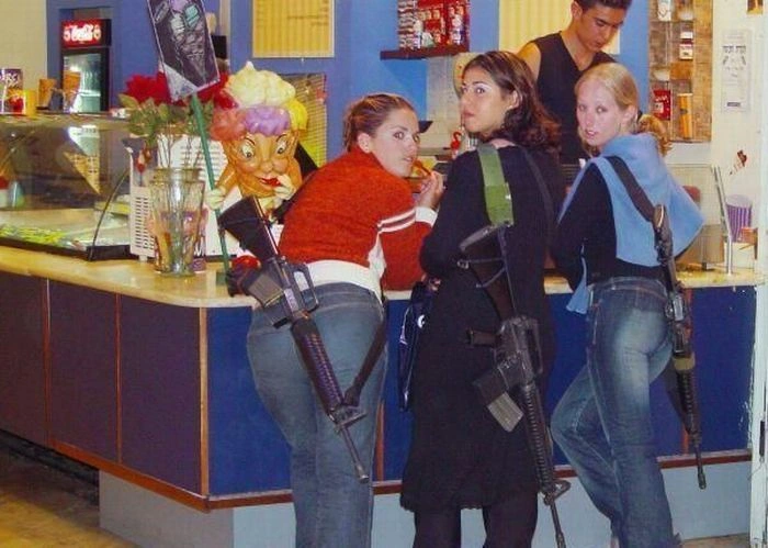 Дівчата зі зброєю (43 фото) – фото 16