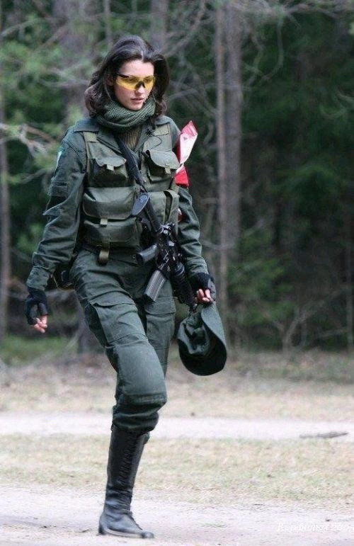 Дівчата зі зброєю (43 фото) – фото 25