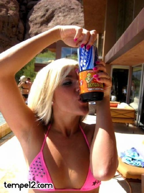 Дівчата швидко п'ють пиво (59 фото) – фото 10