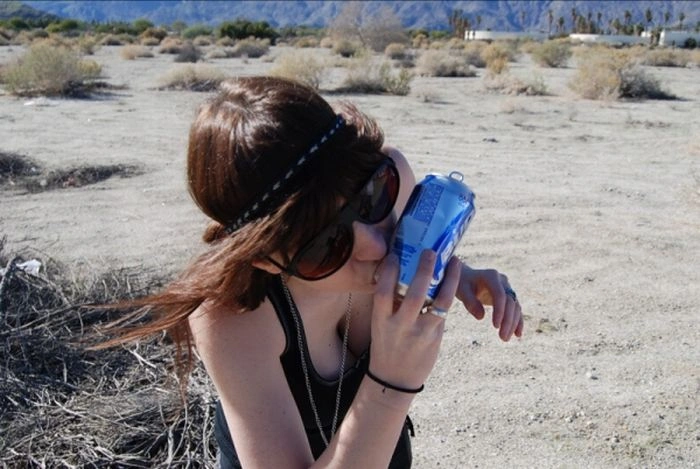 Дівчата швидко п'ють пиво (59 фото) – фото 13