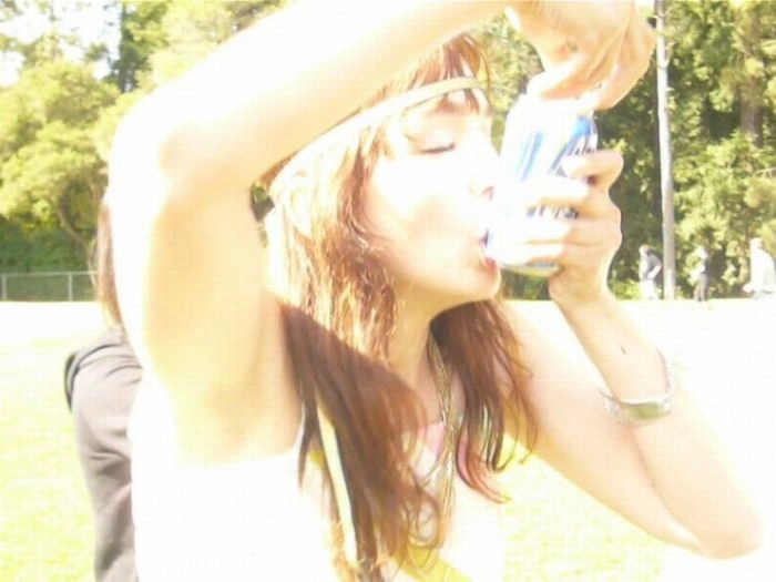 Дівчата швидко п'ють пиво (59 фото) – фото 16