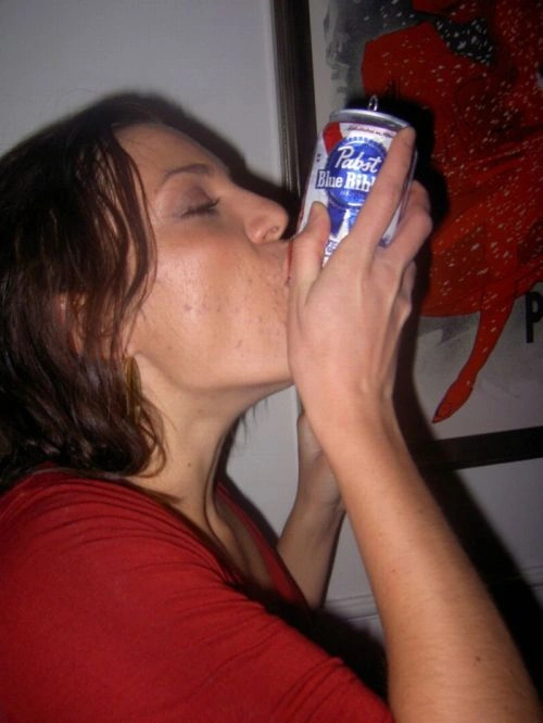 Дівчата швидко п'ють пиво (59 фото) – фото 22