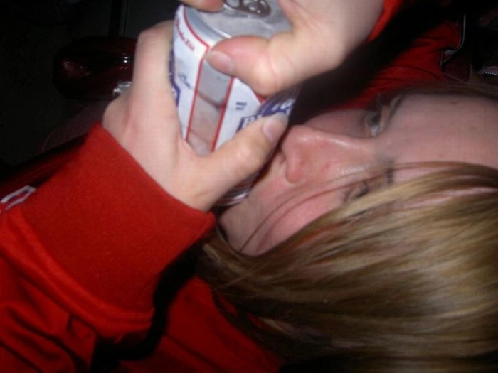 Дівчата швидко п'ють пиво (59 фото) – фото 23