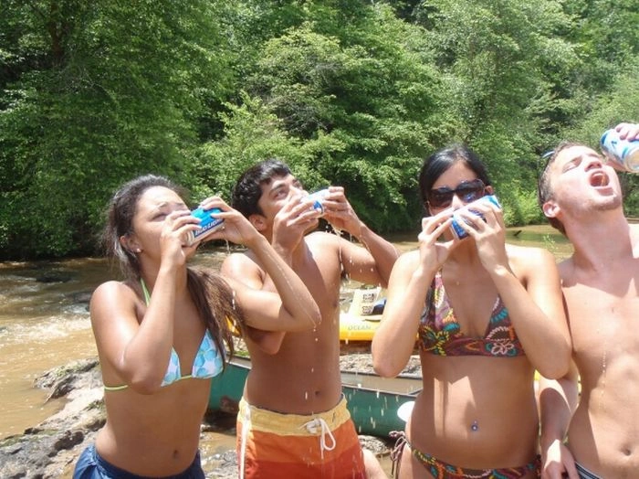 Дівчата швидко п'ють пиво (59 фото) – фото 31