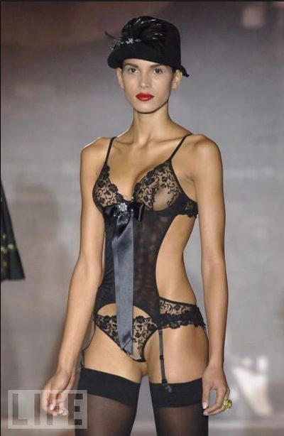 Дівчата та дружини футболістів (28 фото) – фото 5