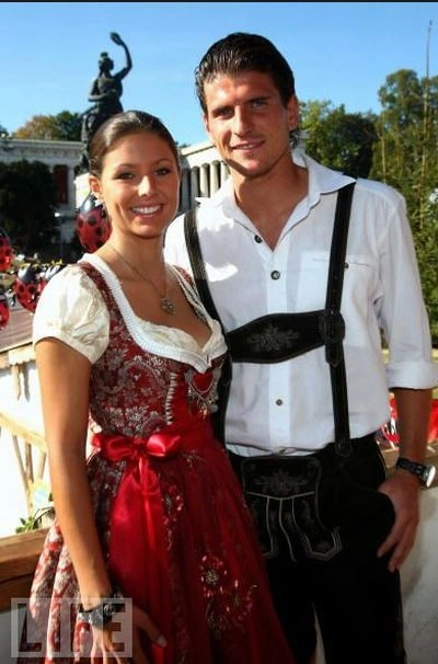 Дівчата та дружини футболістів (28 фото) – фото 14