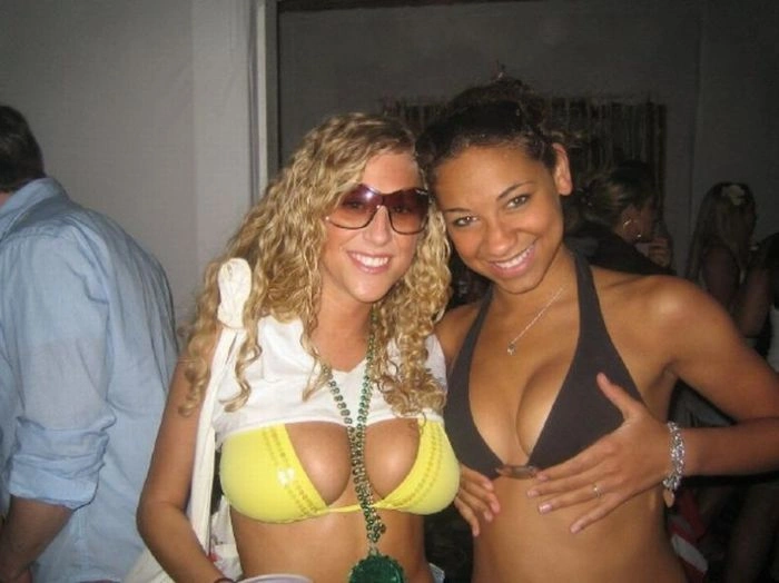 Дівчата розважаються (40 фото)