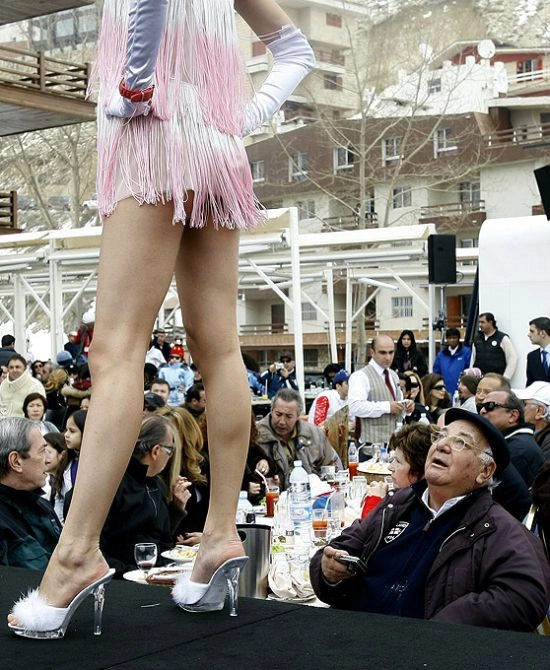 Дівчата в нижній білизні на лижному фестивалі (77 фото) – фото 10