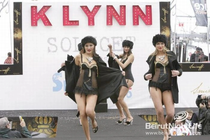 Дівчата в нижній білизні на лижному фестивалі (77 фото) – фото 18