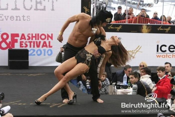 Дівчата в нижній білизні на лижному фестивалі (77 фото) – фото 33