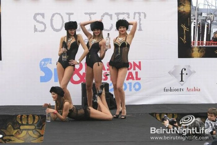 Дівчата в нижній білизні на лижному фестивалі (77 фото) – фото 38