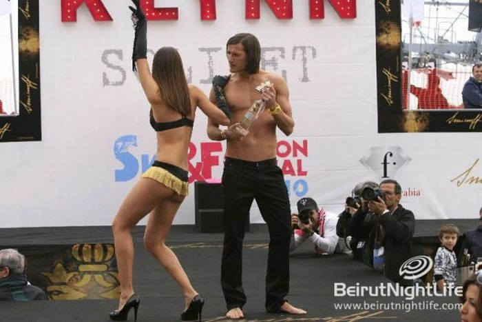 Дівчата в нижній білизні на лижному фестивалі (77 фото) – фото 42