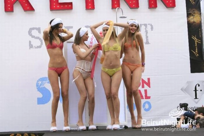 Дівчата в нижній білизні на лижному фестивалі (77 фото) – фото 53