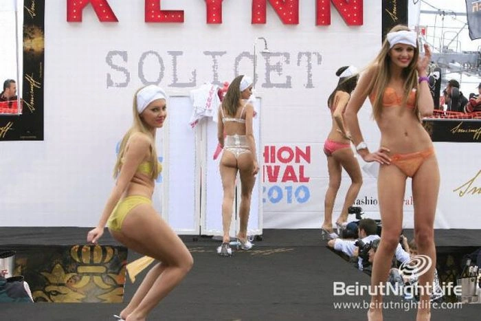 Дівчата в нижній білизні на лижному фестивалі (77 фото) – фото 54