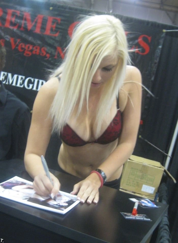 Дівчата з AVN 2010 (96 фото) – фото 7