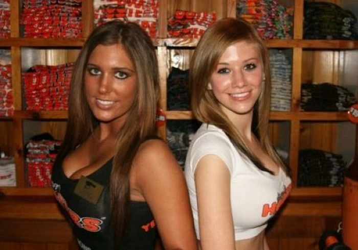 Дівчина з пабу Hooters (19 фото) – фото 4