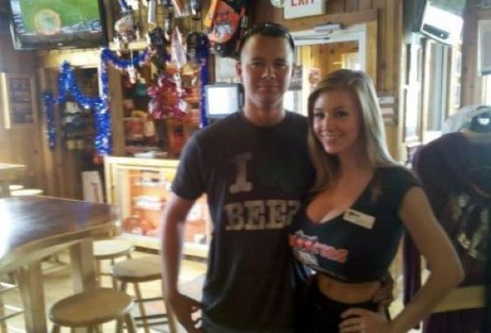 Дівчина з пабу Hooters (19 фото) – фото 15